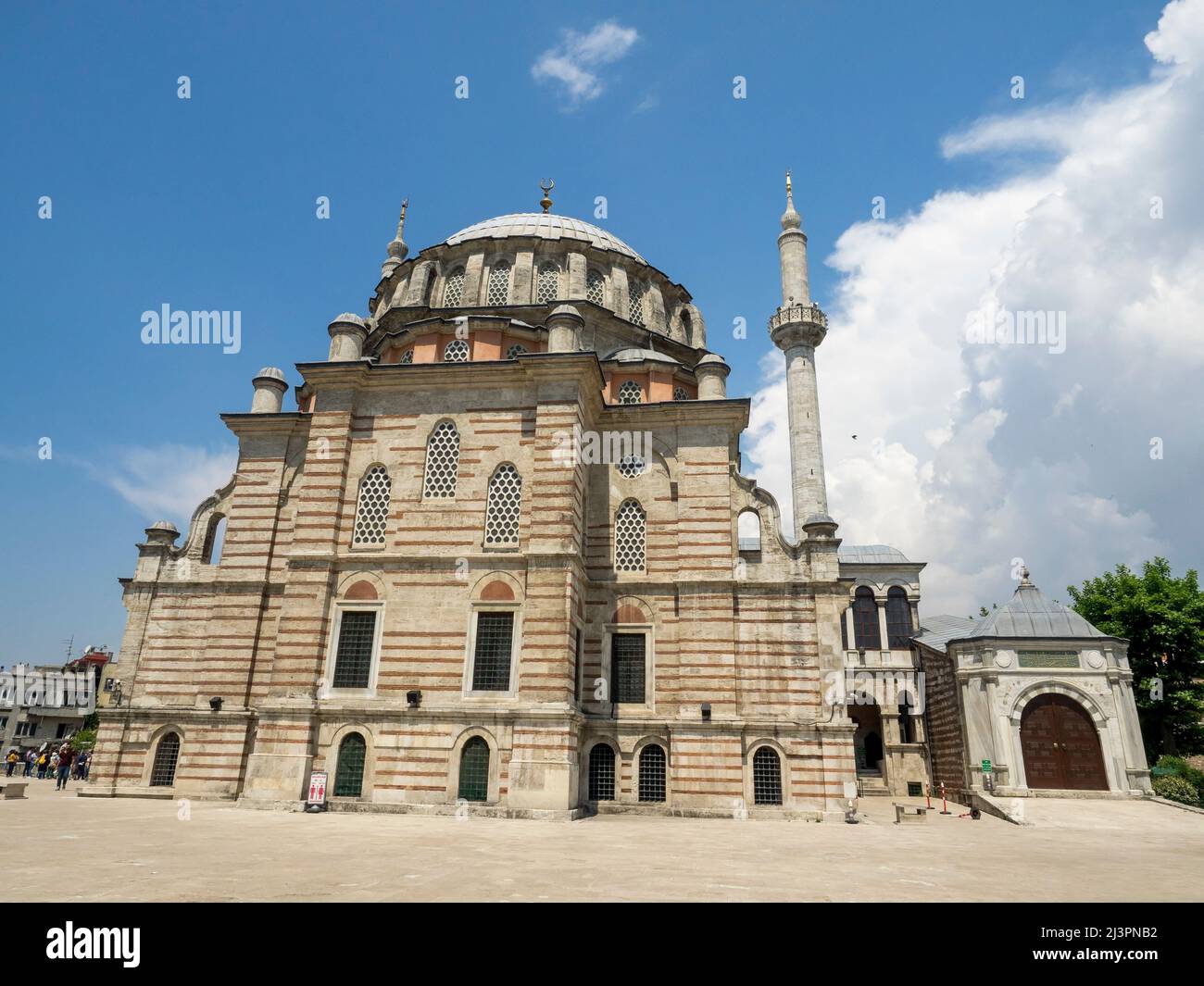 Laleli Moschee auch eine Tulip Moschee bekannt. Außenaufnahme der Laleli Moschee, einer osmanischen kaiserlichen Moschee aus dem 18. Jahrhundert in Laleli, Fatih, Istanbul, TU Stockfoto