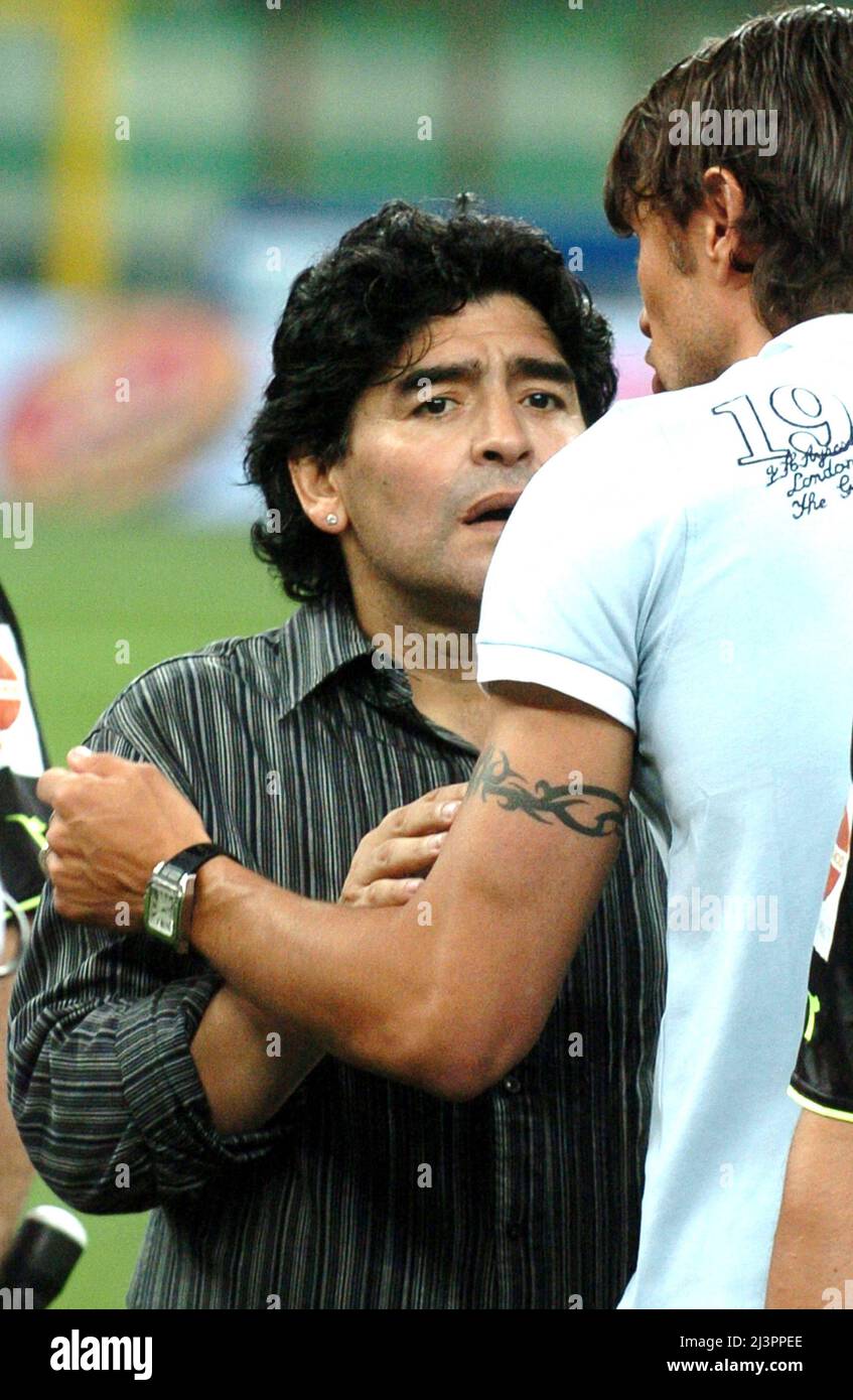 Mailand Italien 2005-05-31, Diego Armando Maradona und Paolo Maldini ,'Partita del Cuore', Charity-Spiel zwischen dem National Singers vs Golden Team for Children Stockfoto