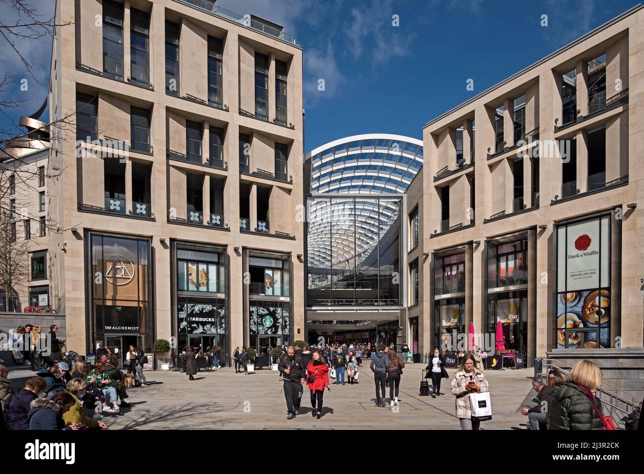 Das St James Quarter, ein Geschäfts- und Wohnviertel, wurde 2021 eröffnet und ersetzt das alte St James Center. Edinburgh, Schottland. Stockfoto