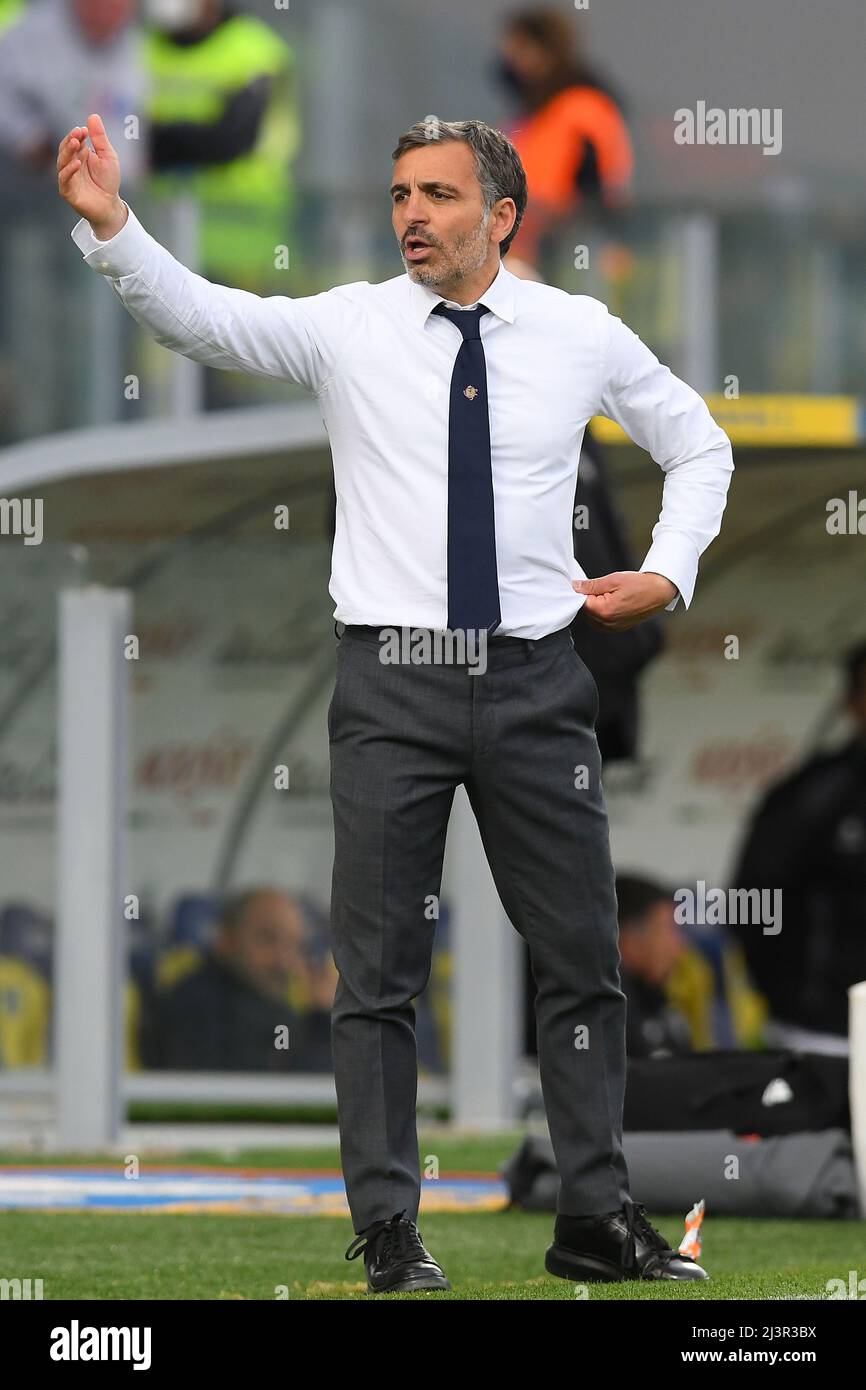 FROSINONE, ITALIEN - März 9 : Cheftrainer Fabio Pecchia von Cremonese Gesten während des italienischen Fußballmatches der Serie B zwischen Frosinone und Cremonese im Stadio Benito Stirpe am 9,2022. März in Frosinone Italien Stockfoto