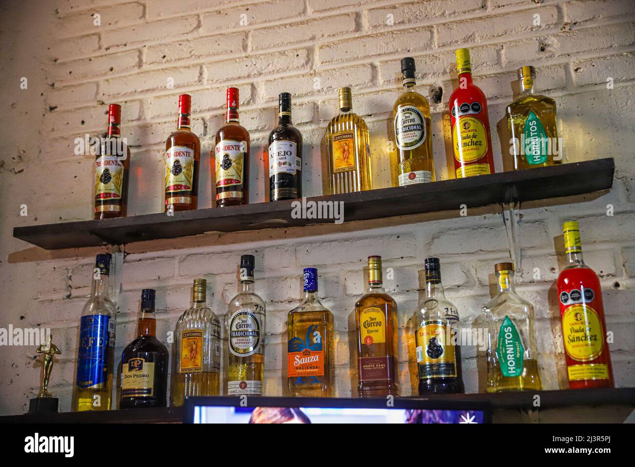 Botella de mezcal Fotos und Bildmaterial in hoher Auflösung Alamy