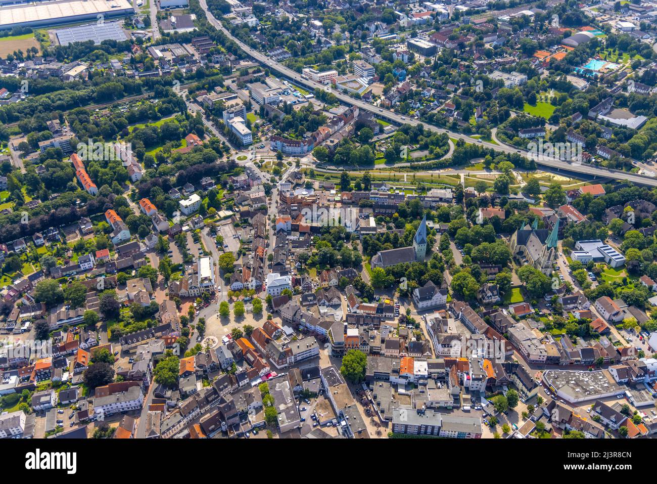 Luftaufnahme, Stadtzentrum mit Altmarkt und katholischer Pfarrkirche zur Heiligen Familie und evangelischer Pauluskirche, Sesekepark zwischen Maiblü Stockfoto