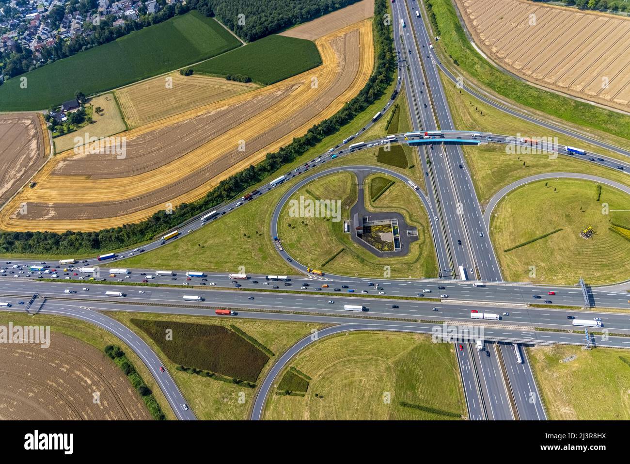 Luftaufnahme, Kamener-Autobahnkreuz mit A1 und A2, Kamen, Ruhrgebiet, Nordrhein-Westfalen, Deutschland, Luftbild, Kamener Kreuz mit Auto Stockfoto