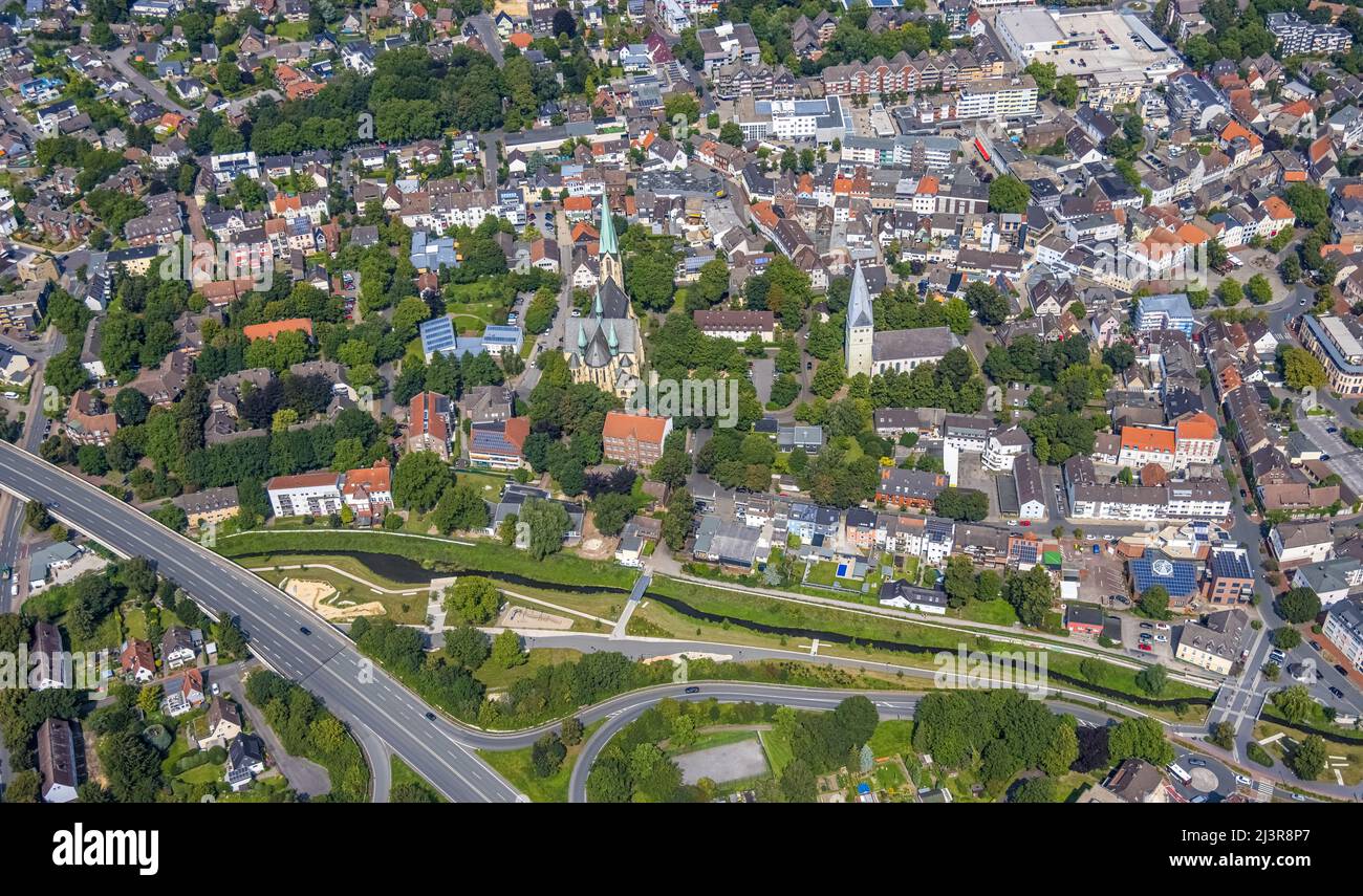 Luftaufnahme, Stadtzentrum mit Sesekepark zwischen Maibrücke und Hochstraße mit Seseke und katholischer Pfarrkirche zur Heiligen Familie und protes Stockfoto