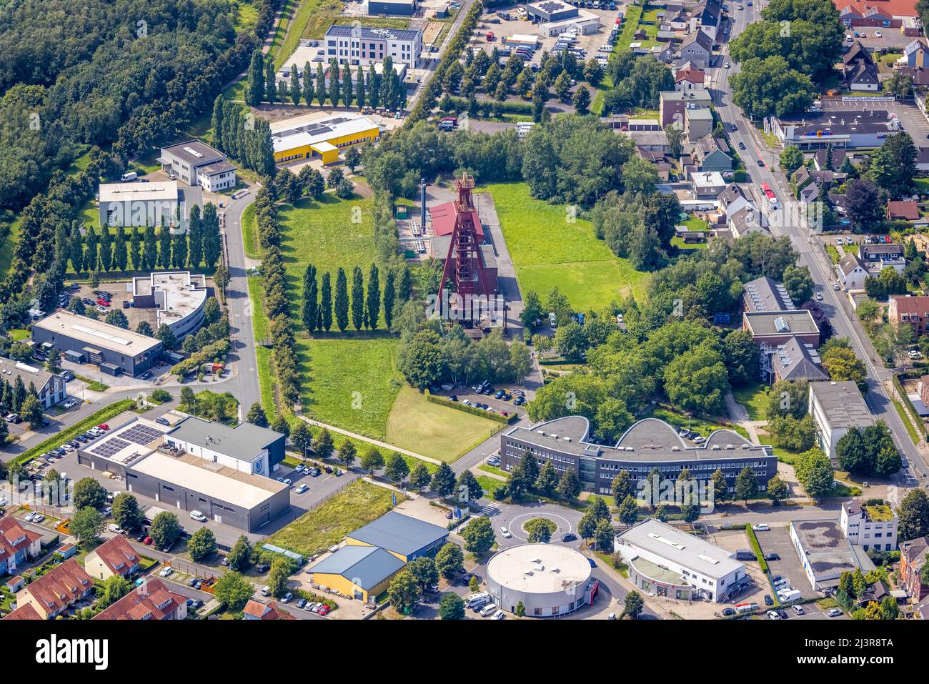 Luftaufnahme, Business-Inkubator und Technopark Kamen auf dem ehemaligen Gelände des Kohlebergwerks Monopol Schacht Grillo mit Wickelturm Kamen, Kamen, Ruhr Stockfoto