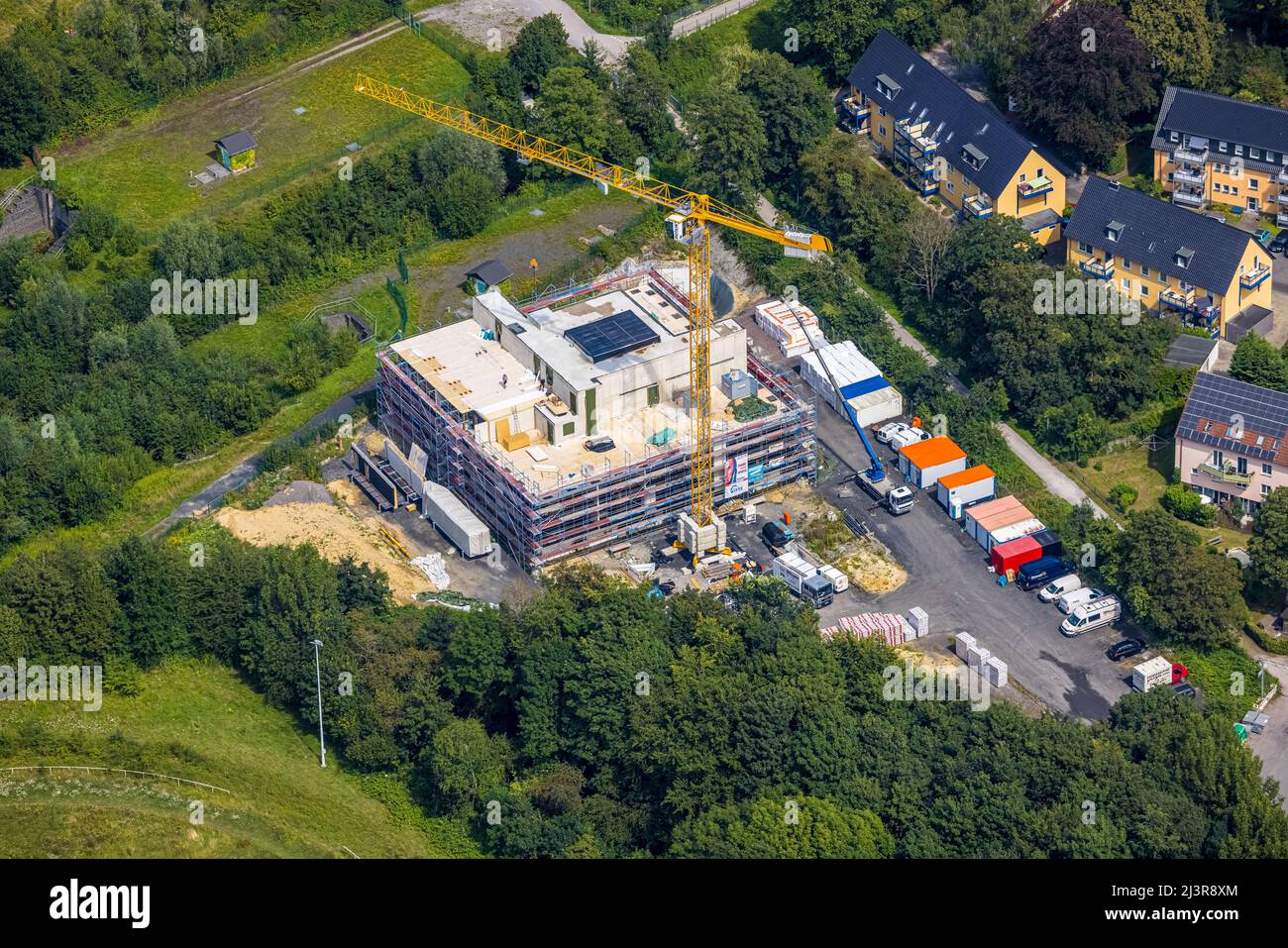 Luftaufnahme, Baustelle und neues Wohngebäude Solarhaus Kamen in der Wilhelm-Bläser-Straße in Kamen, Ruhrgebiet, Nordrhein-Westfalen, Germ Stockfoto