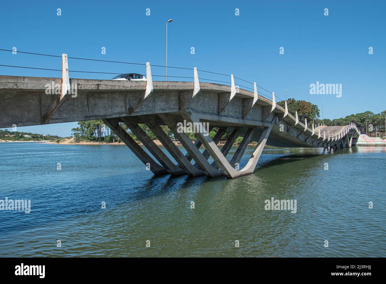 Die berühmte Wellenbrücke in Punta del Este, Uruguay Stockfoto