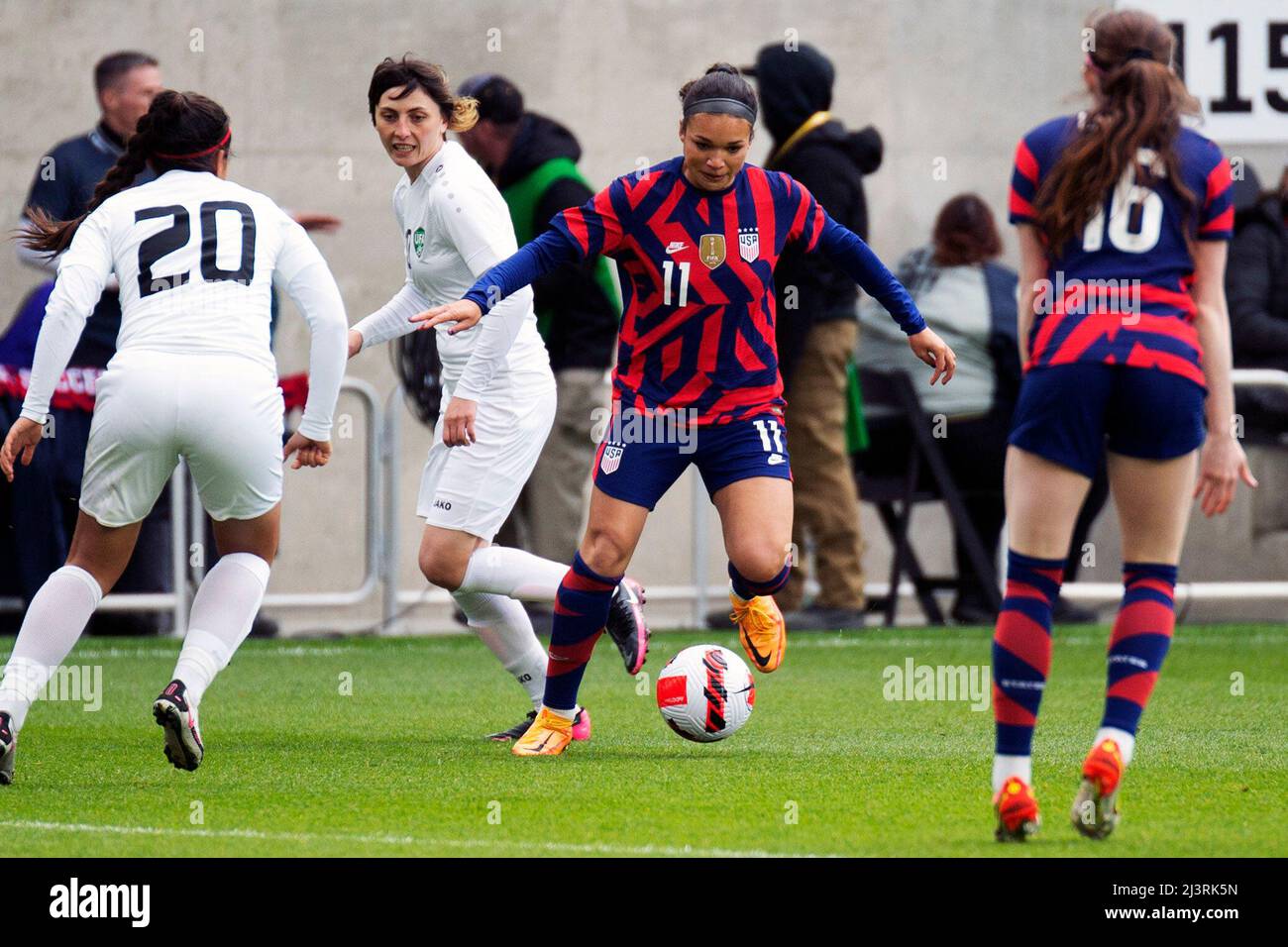Columbus, Ohio, USA. 9. April 2022. Die US-Mittelfeldspielerin Sofia Smith (11) spielt in Columbus, Ohio, USA, gegen Usbekistan. Brent Clark/Alamy Live News Stockfoto Columbus, Ohio, USA. 9. April 2022. Die US-Mittelfeldspielerin Sofia Smith (11) spielt in Columbus, Ohio, USA, gegen Usbekistan. Brent Clark/Alamy Live News Stockfoto
