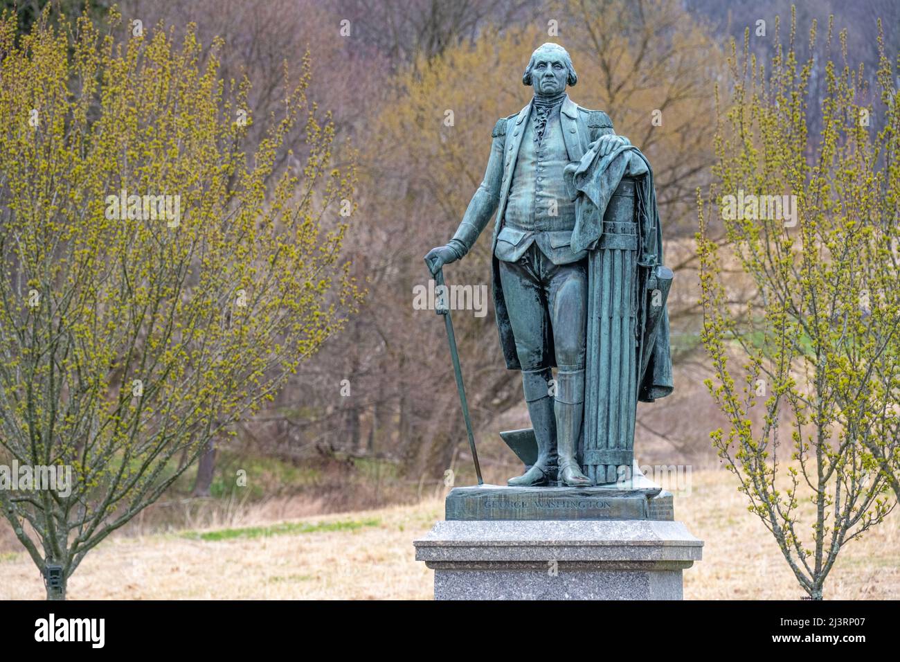 Statue von George Washington (Armeegeneral und erster US-Präsident) auf dem Grundstück seines Hauptquartiers in Valley Forge in Pennsylvania. (USA) Stockfoto