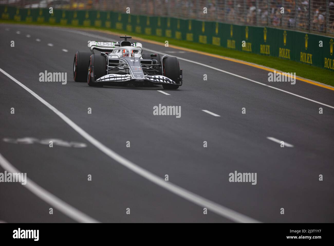Melbourne, Australien. 09. April 2022. Pierre Gasly aus Frankreich fährt die Scuderia AlphaTauri AT03 mit der Nummer 10 während des Trainings vor dem Grand Prix von Australien 2022 auf der Rennstrecke des Albert Park Grand Prix. (Foto von George Hitchens/SOPA Images/Sipa USA) Quelle: SIPA USA/Alamy Live News Stockfoto