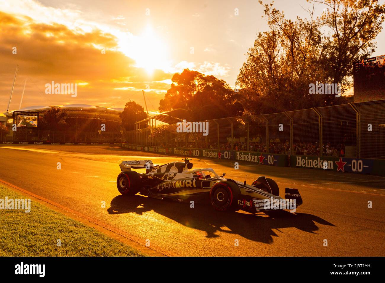 Melbourne, Australien. 09. April 2022. Yuki Tsunoda aus Japan fährt die Scuderia AlphaTauri AT03 mit der Nummer 22 im Qualifying vor dem Grand Prix von Australien 2022 auf der Rennstrecke des Albert Park Grand Prix. (Foto von George Hitchens/SOPA Images/Sipa USA) Quelle: SIPA USA/Alamy Live News Stockfoto