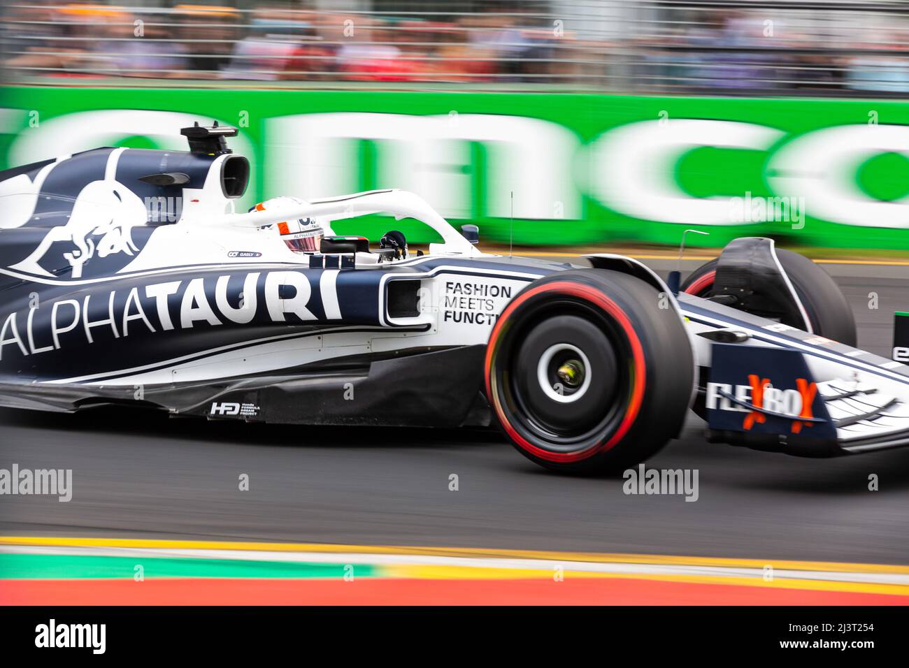 Melbourne, Australien. 09. April 2022. Der Franzose Pierre Gasly fährt die Scuderia AlphaTauri AT03 mit der Nummer 10 während des Qualifyings vor dem Grand Prix von Australien 2022 auf der Rennstrecke des Albert Park Grand Prix. (Foto von George Hitchens/SOPA Images/Sipa USA) Quelle: SIPA USA/Alamy Live News Stockfoto