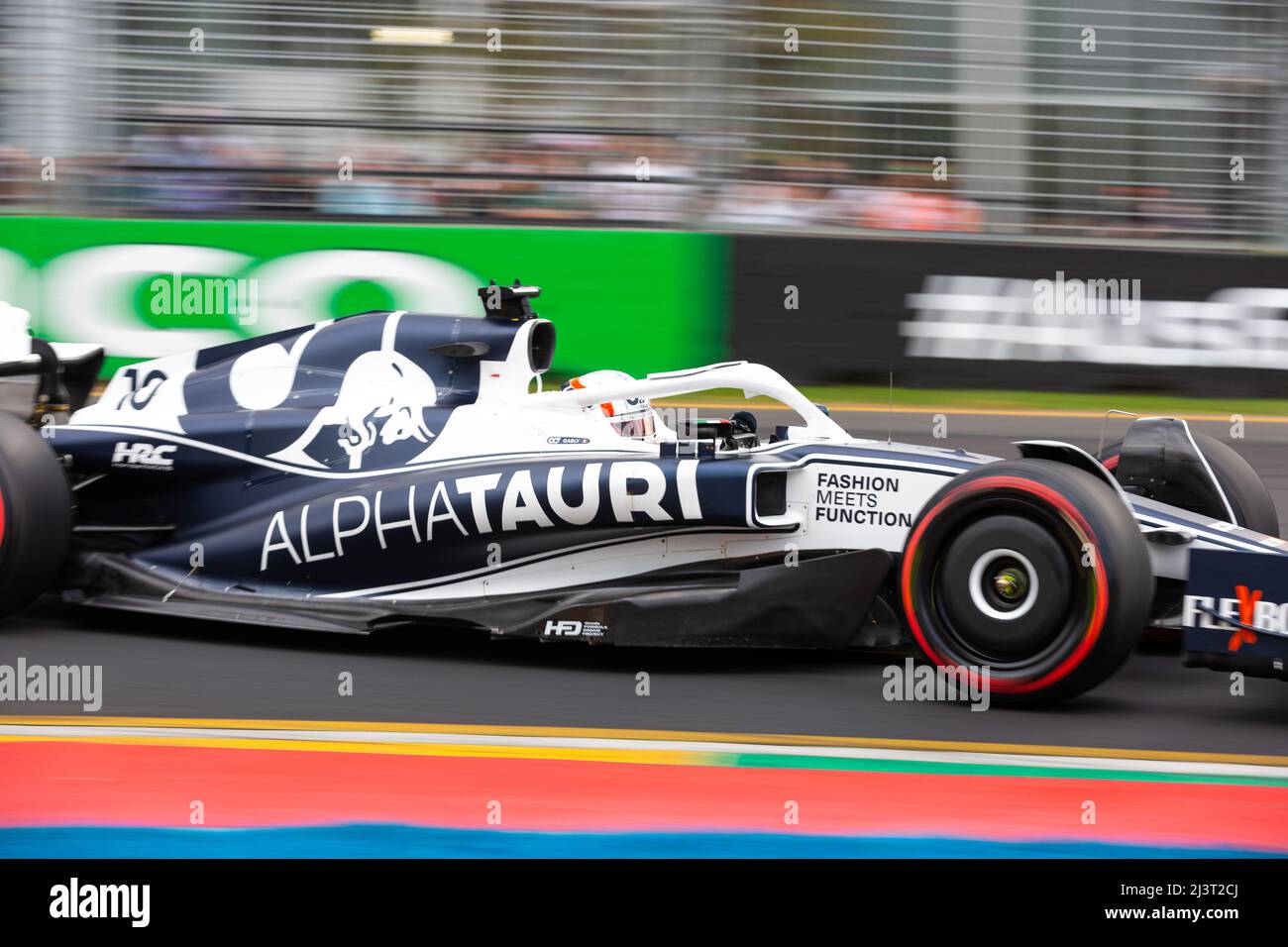 Melbourne, Australien. 09. April 2022. Der Franzose Pierre Gasly fährt die Scuderia AlphaTauri AT03 mit der Nummer 10 während des Qualifyings vor dem Grand Prix von Australien 2022 auf der Rennstrecke des Albert Park Grand Prix. (Foto von George Hitchens/SOPA Images/Sipa USA) Quelle: SIPA USA/Alamy Live News Stockfoto