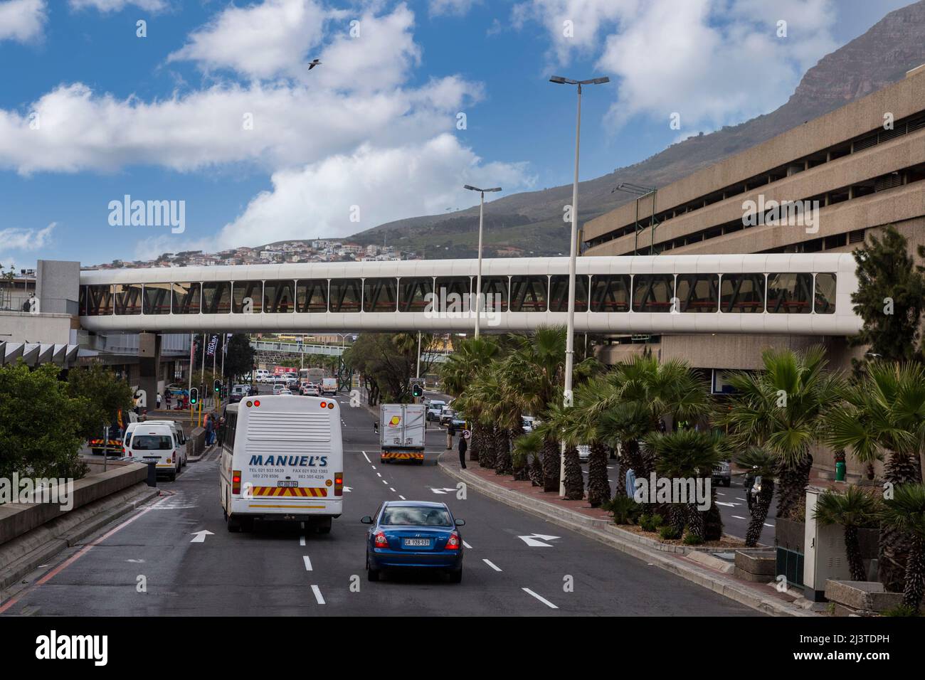 Südafrika, Kapstadt. Fußgängerweg, Bahnhof. Stockfoto