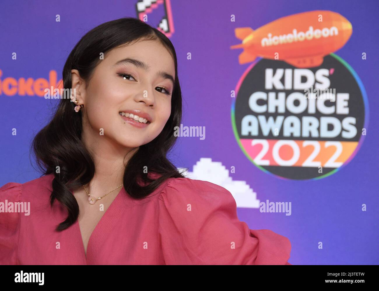 Los Angeles, USA. 09. April 2022. Imogen Cohen kommt bei den Nickelodeon Kid's Choice Awards 2022 an, die am Samstag, dem 9. April 2022, im Barker Hangar in Santa Monica, CA, verliehen wurden. (Foto: Sthanlee B. Mirador/Sipa USA) Quelle: SIPA USA/Alamy Live News Stockfoto