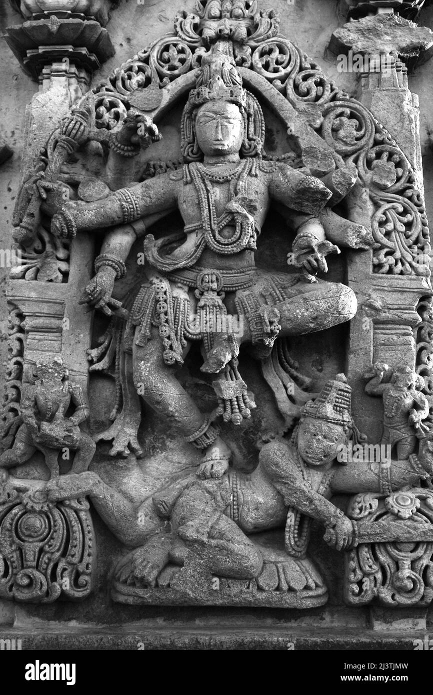 Der kompakte und verzierte Veeranarayana Tempel, Chennakeshava Tempelkomplex, Chennakeshava Tempel, Belur, Karnataka, Indien. Stockfoto