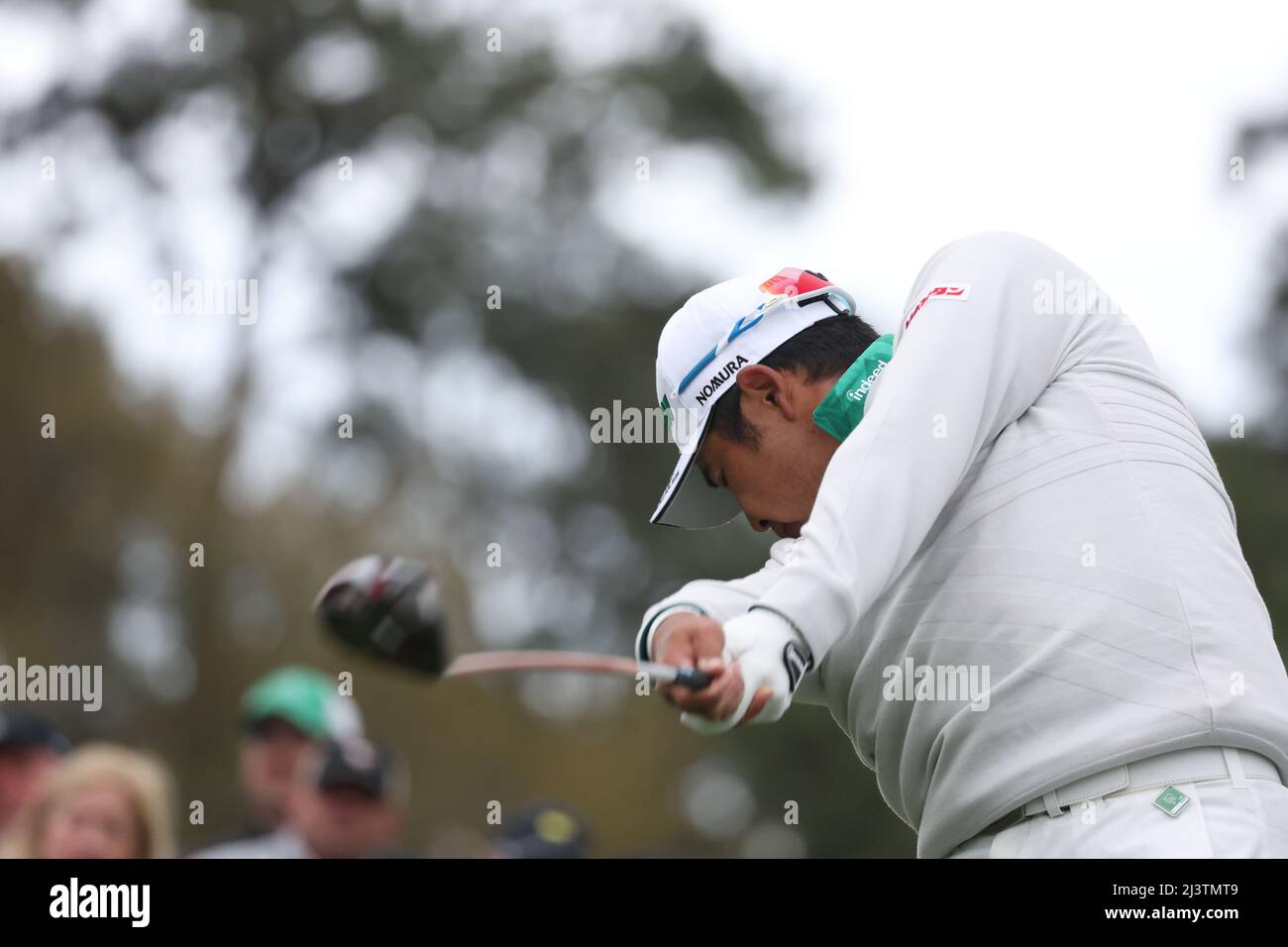 Das japanische Hideki Matsuyama schlägt am 9. April 2022 in der dritten Runde des Masters-Golfturniers 2022 im Augusta National Golf Club in Augusta, Georgia, USA, auf dem 1.-Loch ab. Kredit: Koji Aoki/AFLO SPORT/Alamy Live Nachrichten Stockfoto