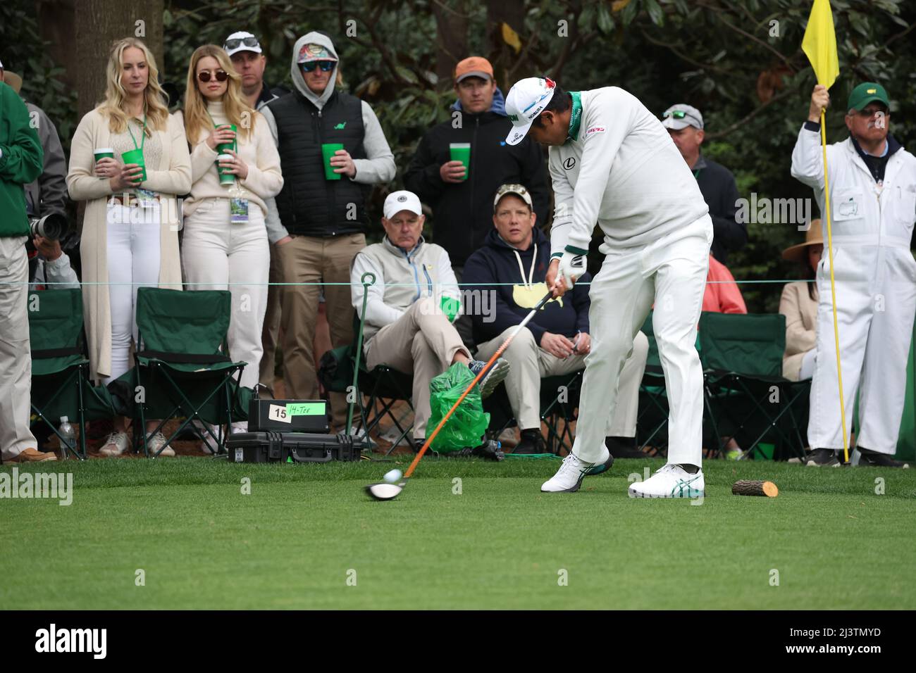 Das japanische Hideki Matsuyama schlägt am 9. April 2022 in der dritten Runde des Masters-Golfturniers 2022 im Augusta National Golf Club in Augusta, Georgia, USA, auf dem 7.-Loch ab. Kredit: Koji Aoki/AFLO SPORT/Alamy Live Nachrichten Stockfoto