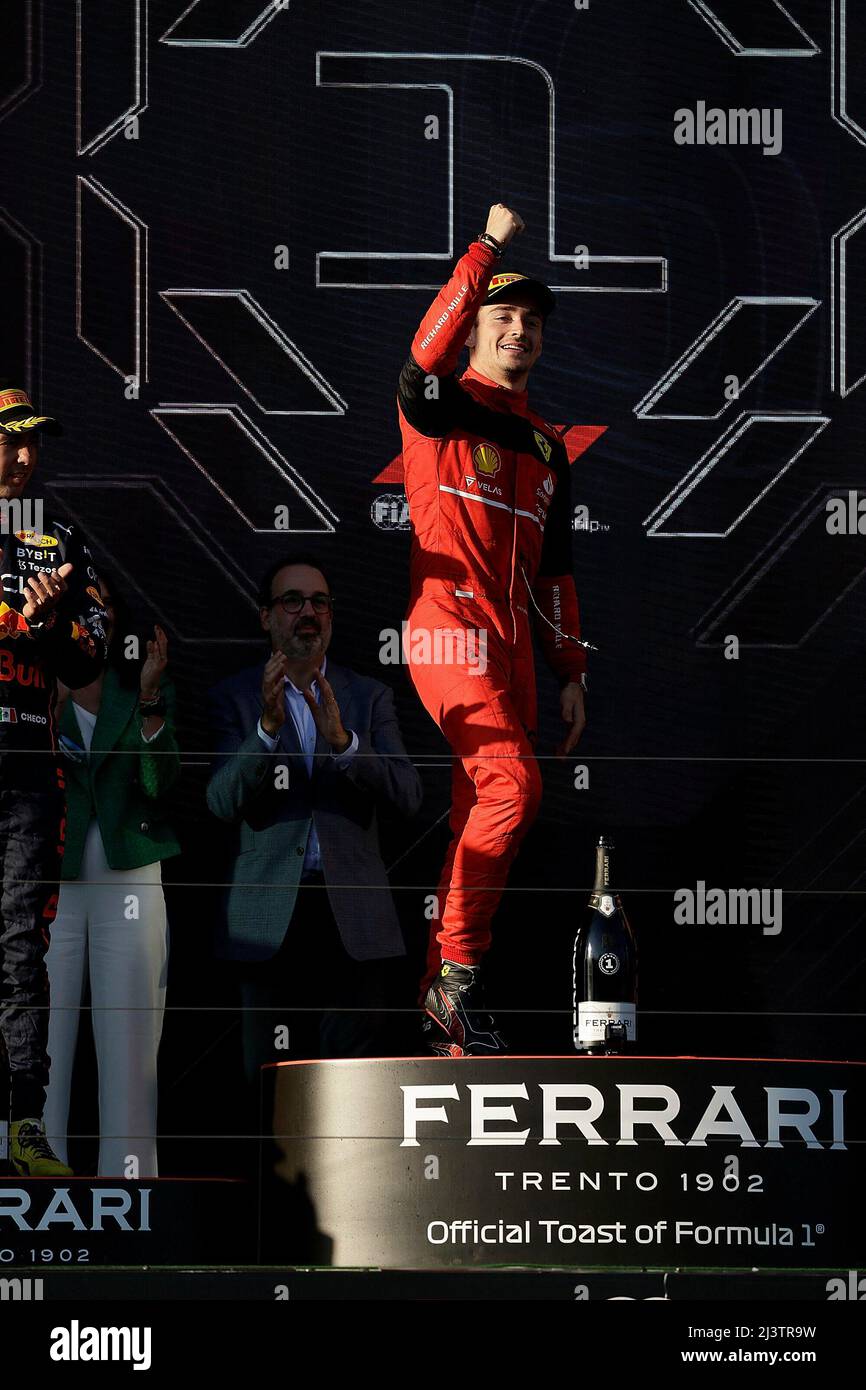 Melbourne, Australien. 10. April 2022. 10. April 2022, Albert Park, Melbourne, FORMEL 1 ROLEX AUSTRALIAN GRAND PRIX 2022, im Bild Podium: Gewinner Charles Leclerc (MCO), Scuderia Ferrari Credit: dpa/Alamy Live News Stockfoto