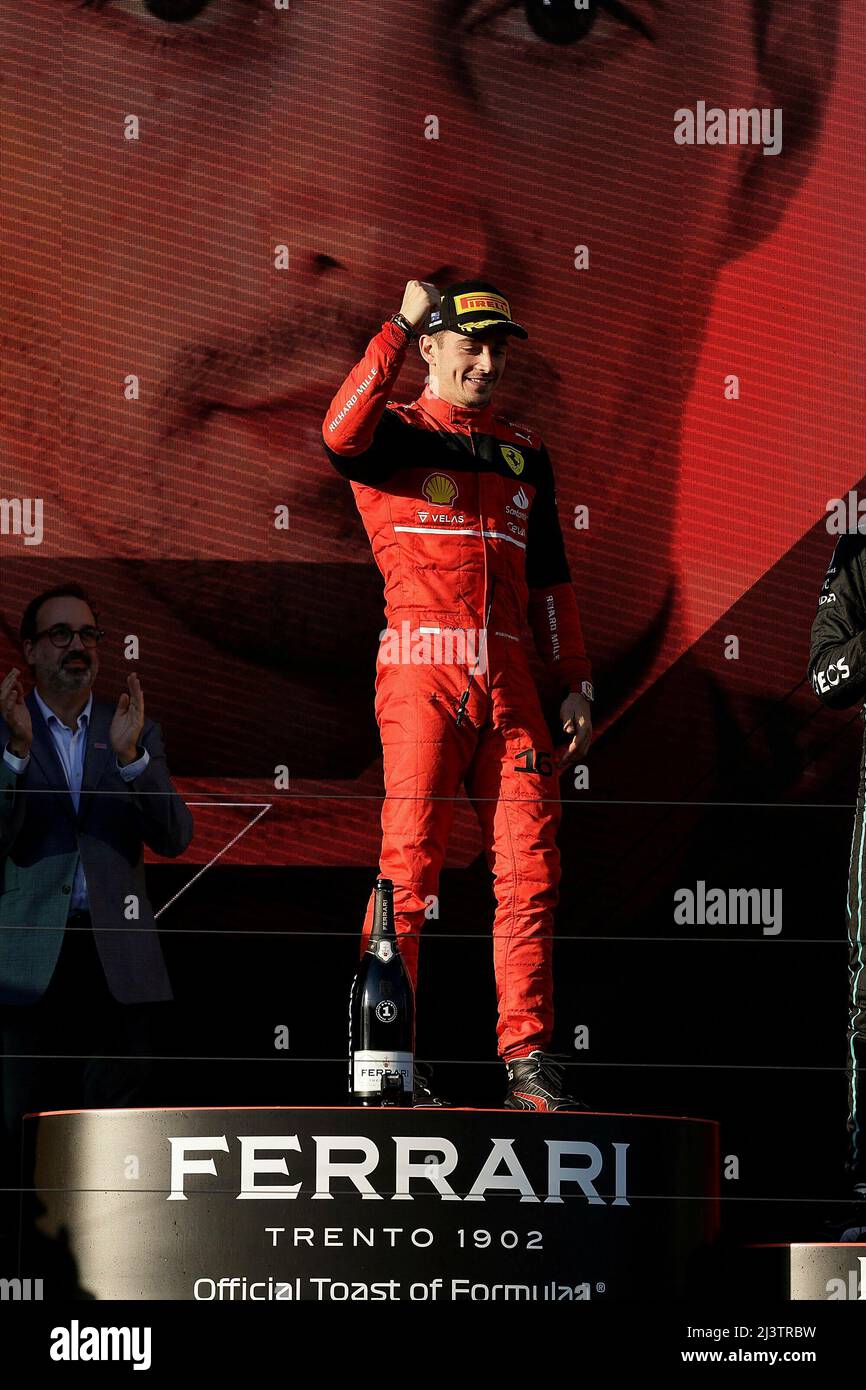 Melbourne, Australien. 10. April 2022. 10. April 2022, Albert Park, Melbourne, FORMEL 1 ROLEX AUSTRALIAN GRAND PRIX 2022, im Bild Podium: Gewinner Charles Leclerc (MCO), Scuderia Ferrari Credit: dpa/Alamy Live News Stockfoto