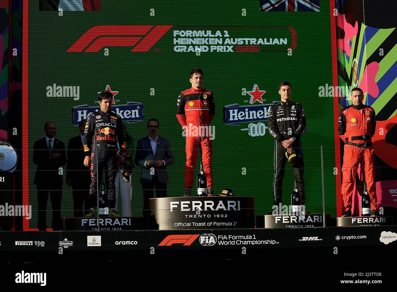 Melbourne, Australien. 10. April 2022. 10. April 2022, Albert Park, Melbourne, FORMEL 1 ROLEX AUSTRALIAN GRAND PRIX 2022, im Bild Podium: 2. Platz für Sergio Perez (MEX), Oracle Red Bull Racing, Gewinner Charles Leclerc (MCO), Scuderia Ferrari, 3. Platz für George Russel (GBR), Mercedes-AMG Petronas Formel 1 Team Credit: dpa/Alamy Live News Stockfoto