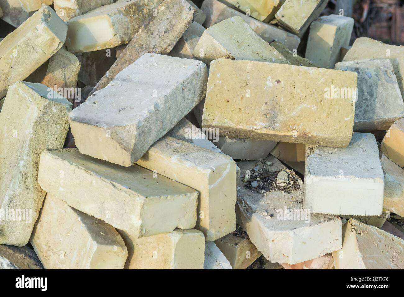 Ein Bündel von Krim Ziegel, ein Ziegelstein aus Muscheln, eine Textur. Hintergrund Stockfoto