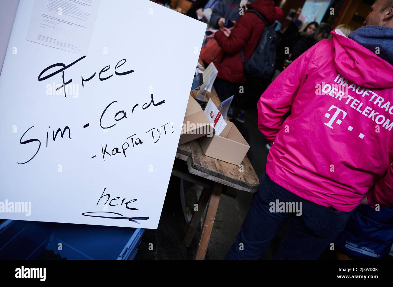 Berlin, Deutschland. 10. April 2022. Die "Free SIM Card" steht auf
