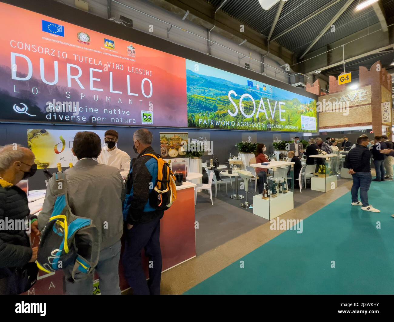 Fiera di Verona, Verona, Italien, 10. April 2022, Der Stand der Durello und Soave Reben wurde auf der Vinitaly 2022 während der Ausgabe 54. der Vinitaly - Internationale Messe der Weine in Verona präsentiert. - Nachrichten Stockfoto