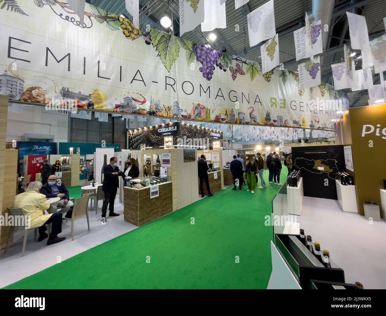 Fiera di Verona, Verona, Italien, 10. April 2022, Der Pavillon der Emilia Romagna wurde auf der Vinitaly 2022 während der Ausgabe 54. der Vinitaly - Internationale Weinmesse in Verona präsentiert. - Nachrichten Stockfoto