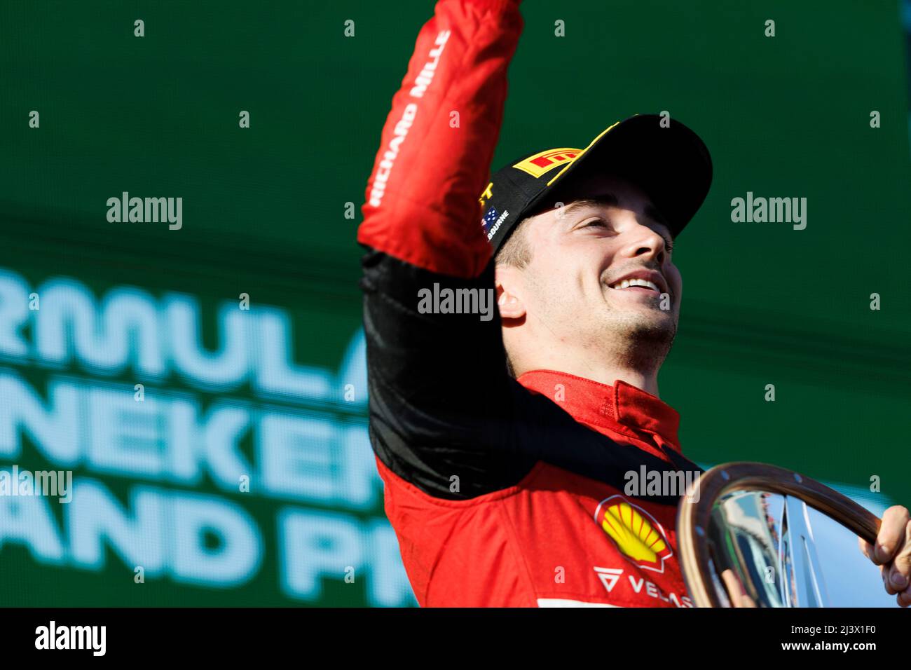 Albert Park, Melbourne, Australien. 10. April 2022. FIA Formel 1 großer Preis von Australien, Renntag: Scuderia Ferrari-Pilot Charles Leclerc auf dem Podium gewinnt das Rennen bei der australischen Formel 1 Grandprix Credit: Action Plus Sports/Alamy Live News Stockfoto
