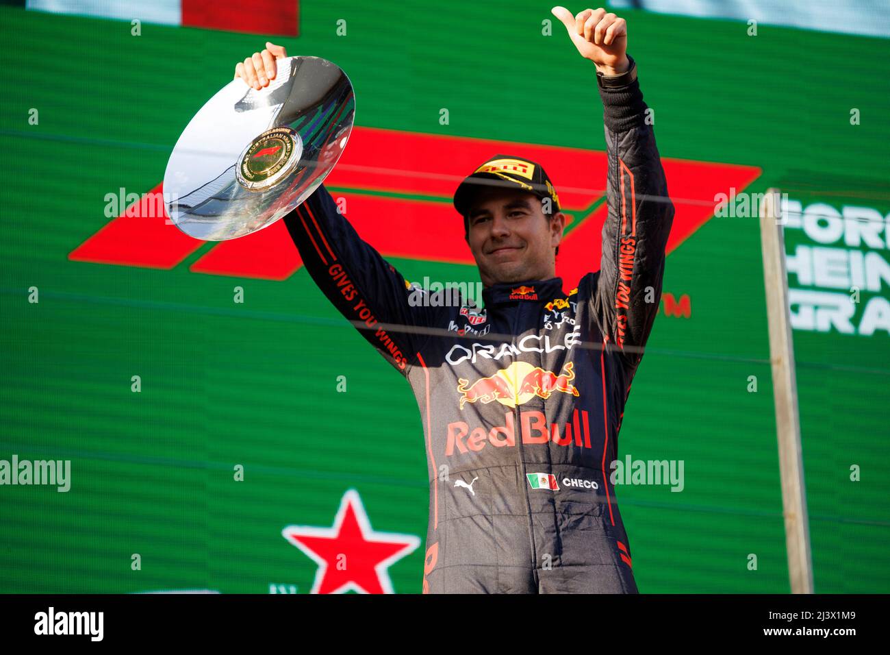 10.. April 2022, Albert Park, Melbourne, Australien; FIA Formula 1 Australian Grand Prix, Race Day: Red Bull-Pilot Sergio Perez auf dem Podium ist Zweiter im Rennen bei der australischen Formel 1 Grandprix Stockfoto