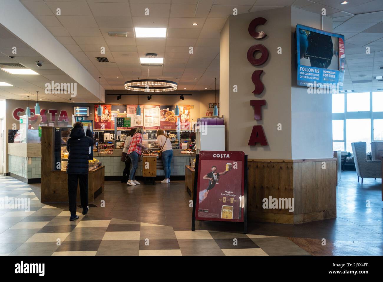 Costa Coffee Shop in der Servicestation Forton in Lancashire, England. Stockfoto