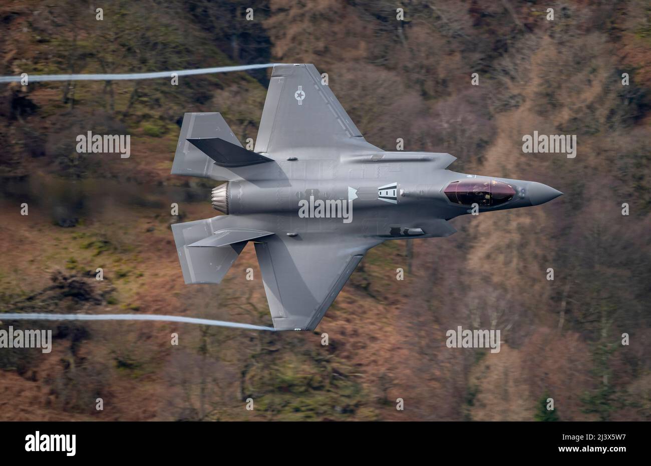 USAF F-35A Lightning II 'Loki' Flug von RAF Lakenheath 495. Walküren-Geschwader, die im Lake District auf niedrigem Niveau operieren Stockfoto