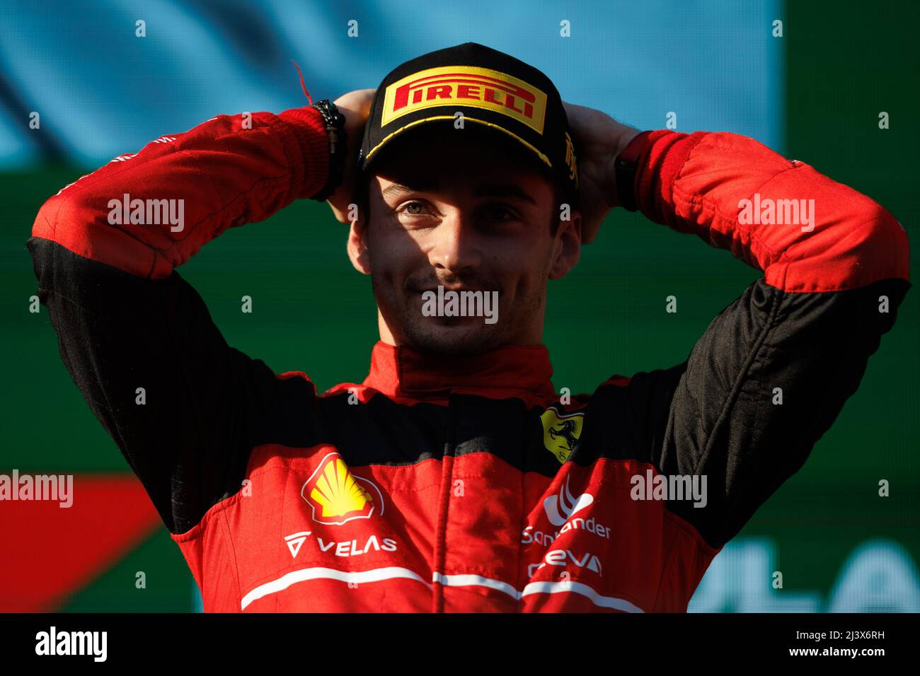 Melbourne, Australien. 10. April 2022. Charles Leclerc (MCO) vom Team Ferrari bei der Podiumserlautung beim Australischen Formel-1-Grand-Prix auf dem Albert Park-Grand-Prix-Kurs am 10. April 2022. Quelle: Corleve/Alamy Live News Stockfoto