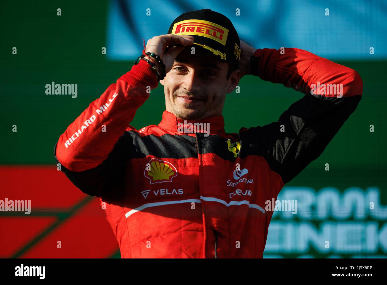 Melbourne, Australien. 10. April 2022. Charles Leclerc (MCO) vom Team Ferrari bei der Podiumserlautung beim Australischen Formel-1-Grand-Prix auf dem Albert Park-Grand-Prix-Kurs am 10. April 2022. Quelle: Corleve/Alamy Live News Stockfoto