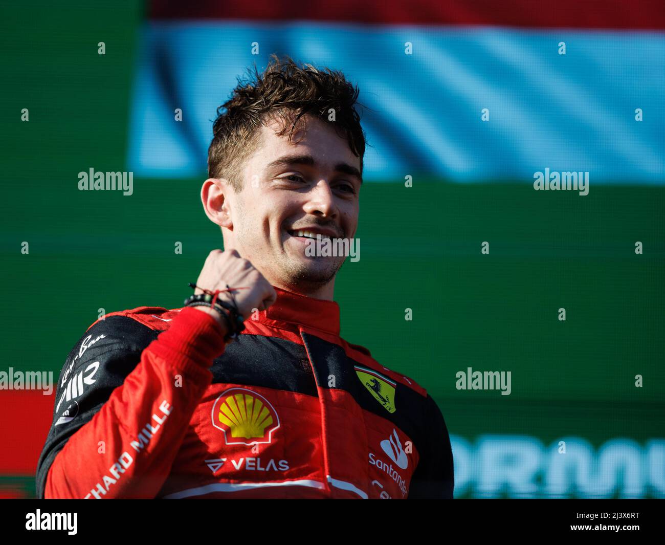 Melbourne, Australien. 10. April 2022. Charles Leclerc (MCO) vom Team Ferrari bei der Podiumserlautung beim Australischen Formel-1-Grand-Prix auf dem Albert Park-Grand-Prix-Kurs am 10. April 2022. Quelle: Corleve/Alamy Live News Stockfoto