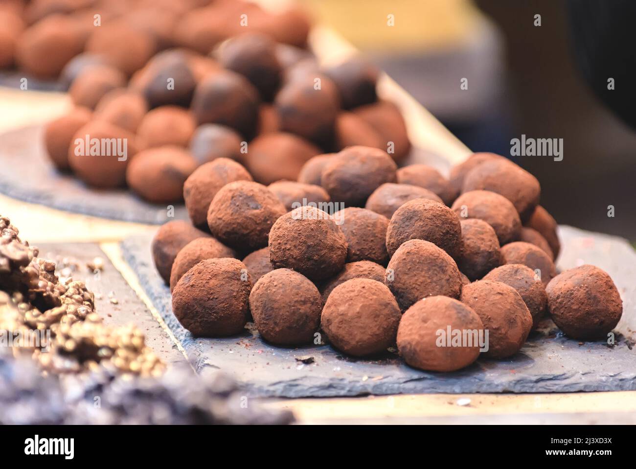Schokoladentrüffel-Bonbons.geringe Schärfentiefe Stockfoto