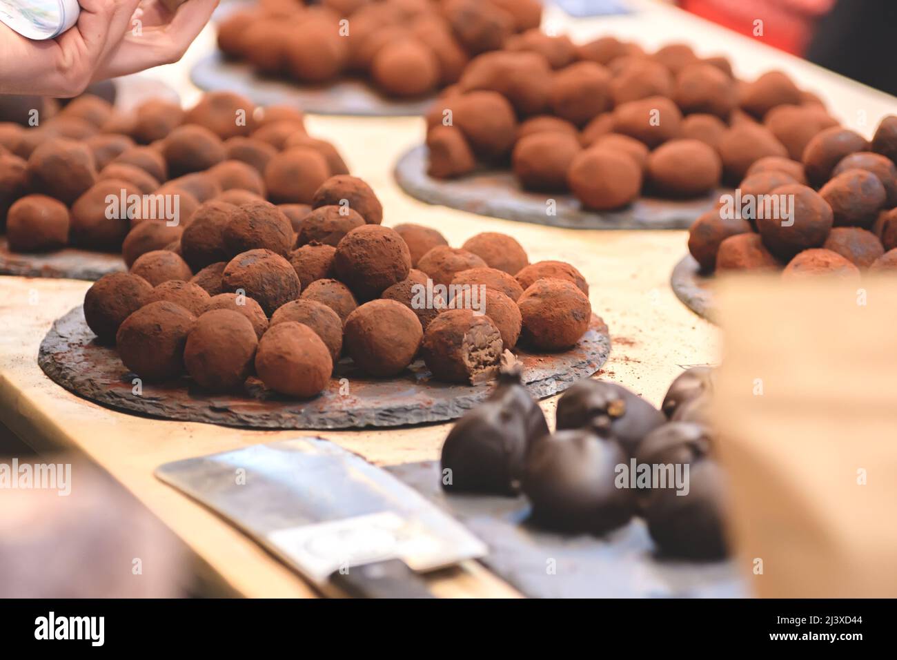 Schokoladentrüffel-Bonbons.geringe Schärfentiefe Stockfoto