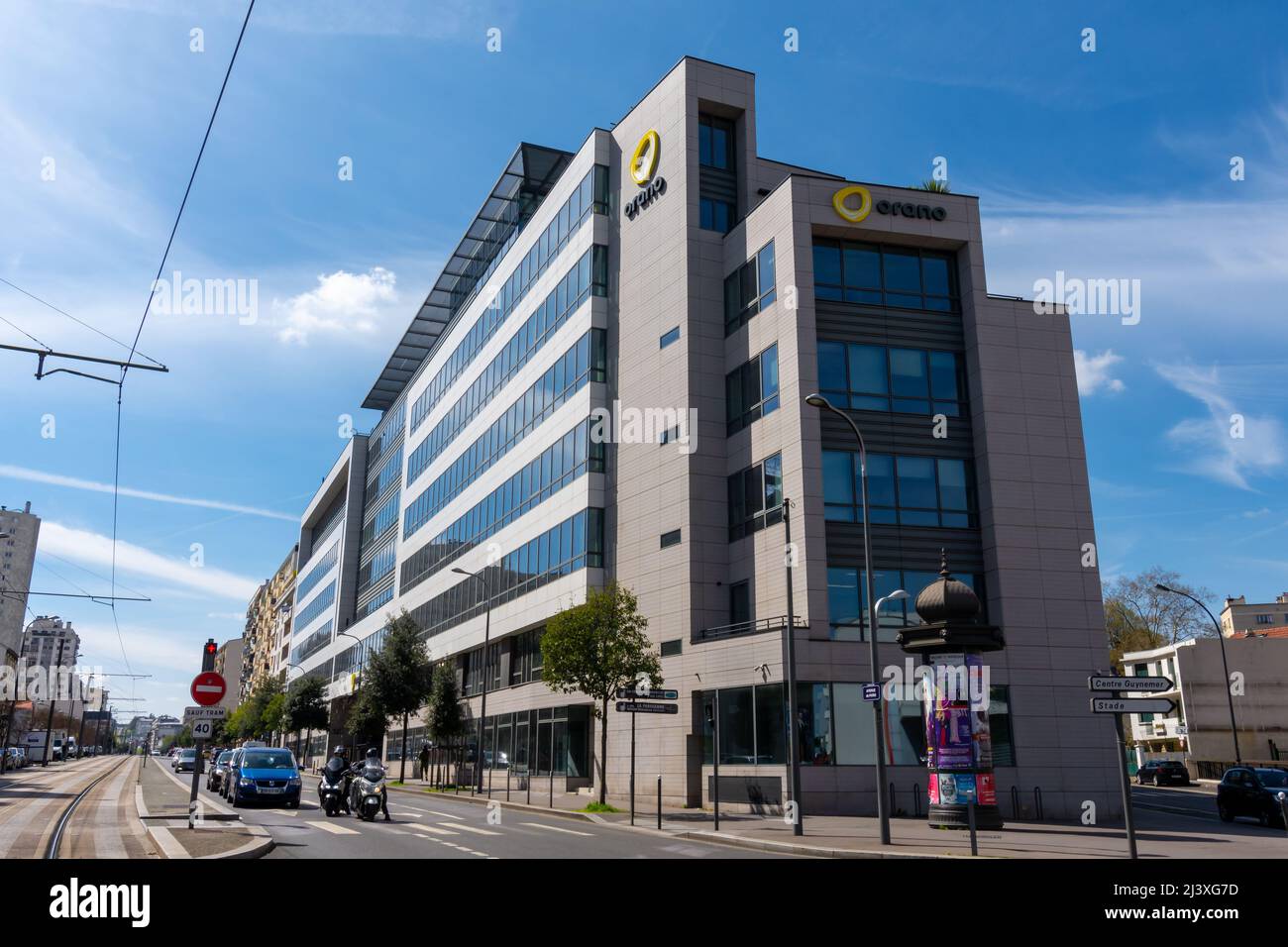 Außenansicht des Hauptgebäudes von Orano (ehemals Areva), einem französischen multinationalen Unternehmen, das sich auf Kernbrennstoffkreisaktivitäten spezialisiert hat Stockfoto