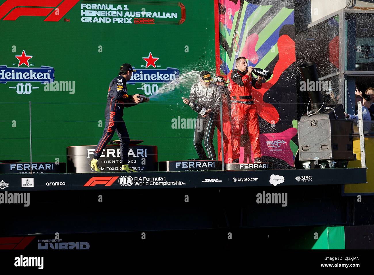 Melbourne, Australien. 10. April 2022. 10. April 2022, Albert Park, Melbourne, FORMEL 1 ROLEX AUSTRALIAN GRAND PRIX 2022, im Bild Podium: Sieger Charles Leclerc (MCO), Scuderia Ferrari, 2. Platz für Sergio Perez (MEX), Oracle Red Bull Racing, 3. Platz für George Russel (GBR), Mercedes-AMG Petronas Formula One Team Credit: dpa/Alamy Live News Stockfoto