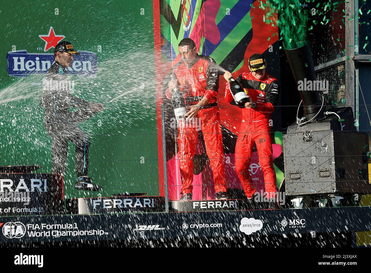 Melbourne, Australien. 10. April 2022. 10. April 2022, Albert Park, Melbourne, FORMEL 1 ROLEX AUSTRALIAN GRAND PRIX 2022, im Bild Podium: Sieger Charles Leclerc (MCO), Scuderia Ferrari, 2. Platz für Sergio Perez (MEX), Oracle Red Bull Racing, 3. Platz für George Russel (GBR), Mercedes-AMG Petronas Formula One Team Credit: dpa/Alamy Live News Stockfoto