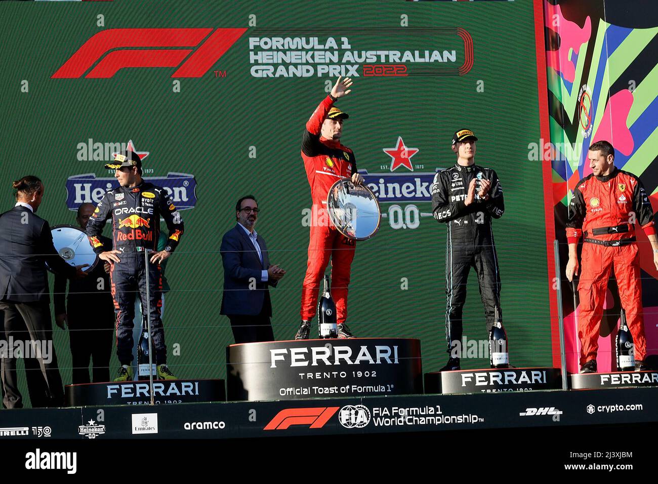 Melbourne, Australien. 10. April 2022. 10. April 2022, Albert Park, Melbourne, FORMEL 1 ROLEX AUSTRALIAN GRAND PRIX 2022, im Bild Podium: Sieger Charles Leclerc (MCO), Scuderia Ferrari, 2. Platz für Sergio Perez (MEX), Oracle Red Bull Racing, 3. Platz für George Russel (GBR), Mercedes-AMG Petronas Formula One Team Credit: dpa/Alamy Live News Stockfoto