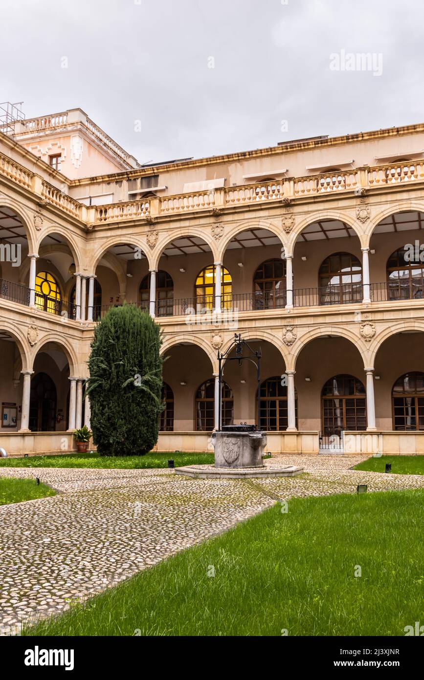 Courtyard University die Murcia Murcia in Spanien am Abend Stockfoto