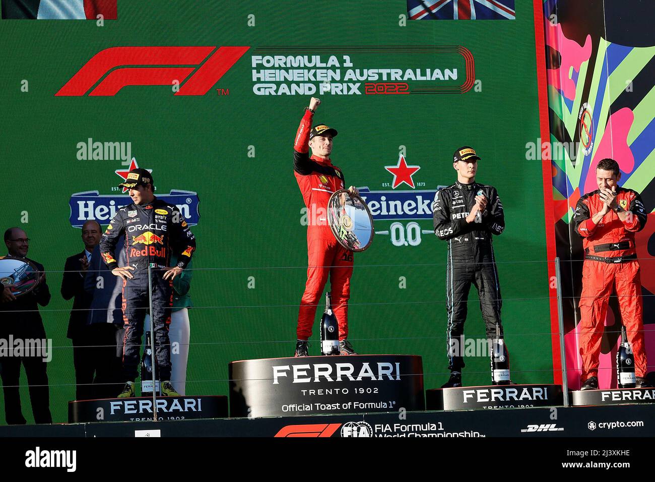 Melbourne, Australien. 10. April 2022. 10. April 2022, Albert Park, Melbourne, FORMEL 1 ROLEX AUSTRALIAN GRAND PRIX 2022, im Bild Podium: Sieger Charles Leclerc (MCO), Scuderia Ferrari, 2. Platz für Sergio Perez (MEX), Oracle Red Bull Racing, 3. Platz für George Russel (GBR), Mercedes-AMG Petronas Formula One Team Credit: dpa/Alamy Live News Stockfoto