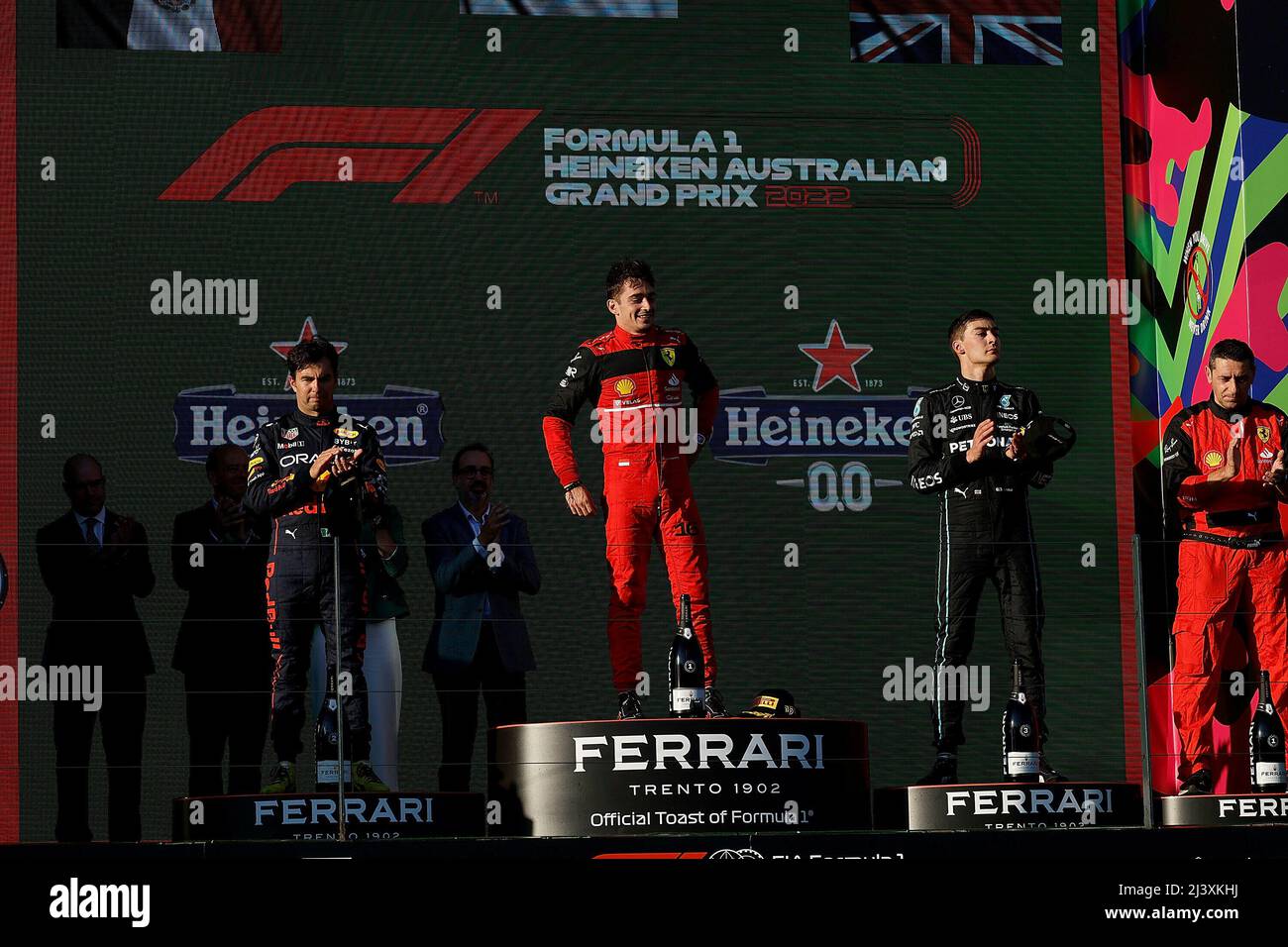 Melbourne, Australien. 10. April 2022. 10. April 2022, Albert Park, Melbourne, FORMEL 1 ROLEX AUSTRALIAN GRAND PRIX 2022, im Bild Podium: Sieger Charles Leclerc (MCO), Scuderia Ferrari, 2. Platz für Sergio Perez (MEX), Oracle Red Bull Racing, 3. Platz für George Russel (GBR), Mercedes-AMG Petronas Formula One Team Credit: dpa/Alamy Live News Stockfoto