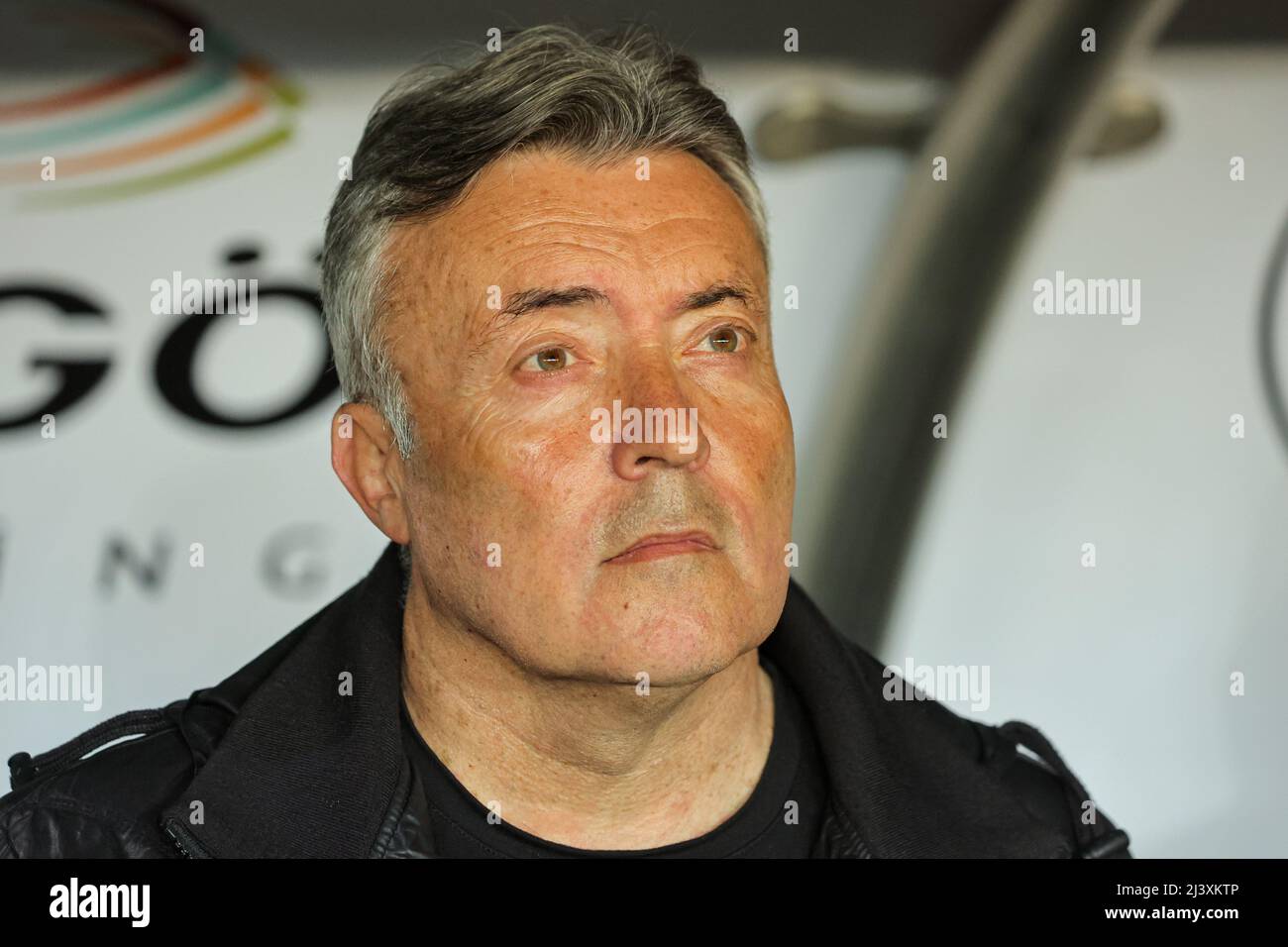 ISTANBOEL, TÜRKEI - 10. APRIL: Cheftrainer Domenec Torrent Font von Galatasaray SK vor dem türkischen Süper Lig-Spiel zwischen Fenerbahçe SK und Galatasaray SK am 10. April 2022 in Şükrü Saracoğlustadio in Istanbalboel, Türkei (Foto von /Orange Picts) Stockfoto