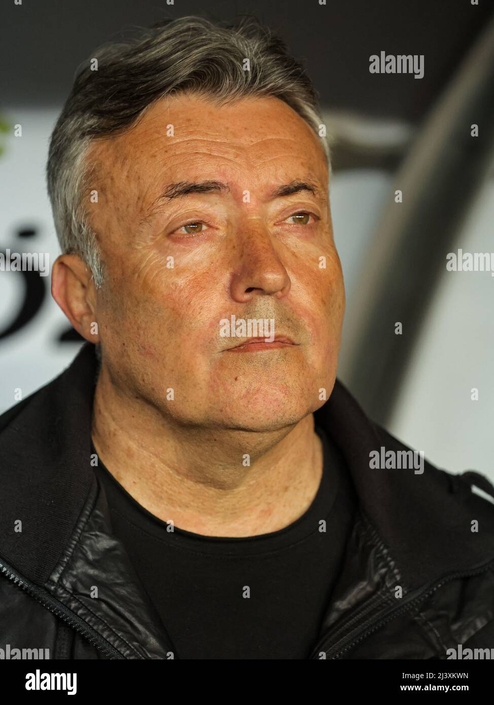 ISTANBOEL, TÜRKEI - 10. APRIL: Cheftrainer Domenec Torrent Font von Galatasaray SK vor dem türkischen Süper Lig-Spiel zwischen Fenerbahçe SK und Galatasaray SK am 10. April 2022 in Şükrü Saracoğlustadio in Istanbalboel, Türkei (Foto von /Orange Picts) Stockfoto