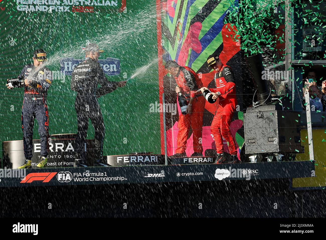 Melbourne, Australien. 10. April 2022. 10. April 2022, Albert Park, Melbourne, FORMEL 1 ROLEX AUSTRALIAN GRAND PRIX 2022, im Bild Podium: Sieger Charles Leclerc (MCO), Scuderia Ferrari, 2. Platz für Sergio Perez (MEX), Oracle Red Bull Racing, 3. Platz für George Russel (GBR), Mercedes-AMG Petronas Formula One Team Credit: dpa/Alamy Live News Stockfoto