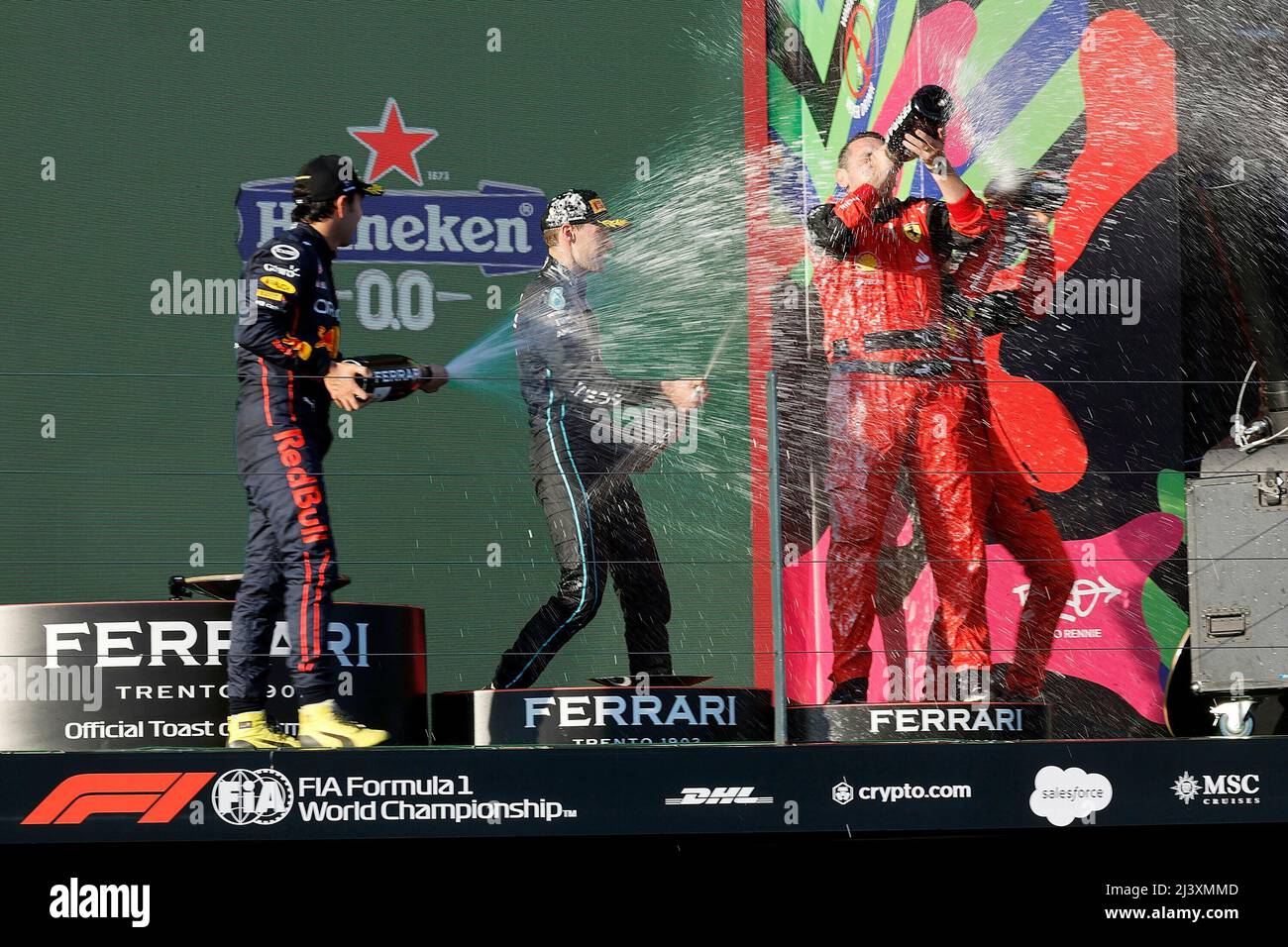 Melbourne, Australien. 10. April 2022. 10. April 2022, Albert Park, Melbourne, FORMEL 1 ROLEX AUSTRALIAN GRAND PRIX 2022, im Bild Podium: Sieger Charles Leclerc (MCO), Scuderia Ferrari, 2. Platz für Sergio Perez (MEX), Oracle Red Bull Racing, 3. Platz für George Russel (GBR), Mercedes-AMG Petronas Formula One Team Credit: dpa/Alamy Live News Stockfoto