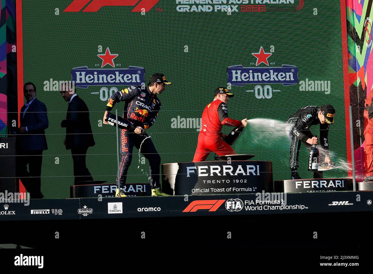 Melbourne, Australien. 10. April 2022. 10. April 2022, Albert Park, Melbourne, FORMEL 1 ROLEX AUSTRALIAN GRAND PRIX 2022, im Bild Podium: Sieger Charles Leclerc (MCO), Scuderia Ferrari, 2. Platz für Sergio Perez (MEX), Oracle Red Bull Racing, 3. Platz für George Russel (GBR), Mercedes-AMG Petronas Formula One Team Credit: dpa/Alamy Live News Stockfoto